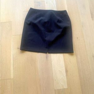 Counterparts black with pink pin stripes.  Mini sizs JR 15/16.  Runs small.